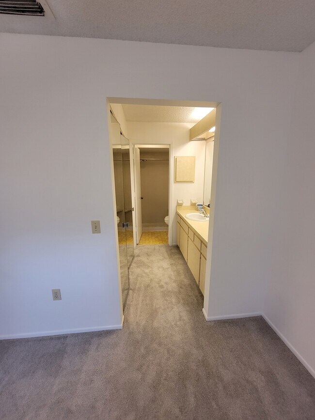 Foto del edificio - 4863 Village Gardens Dr