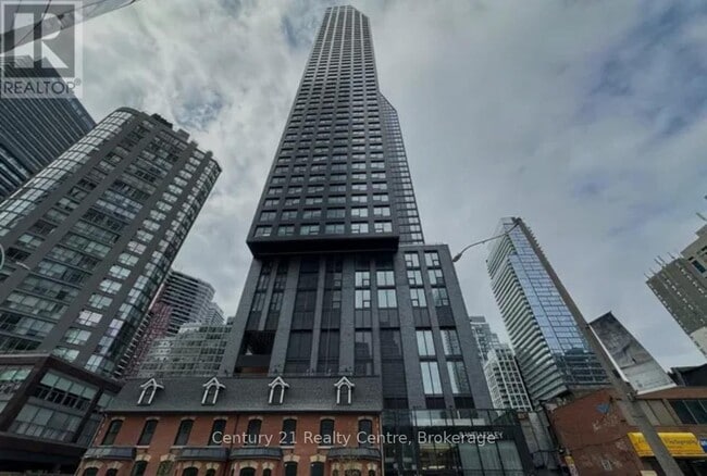 Building Photo - 8-3908 Wellesley St W