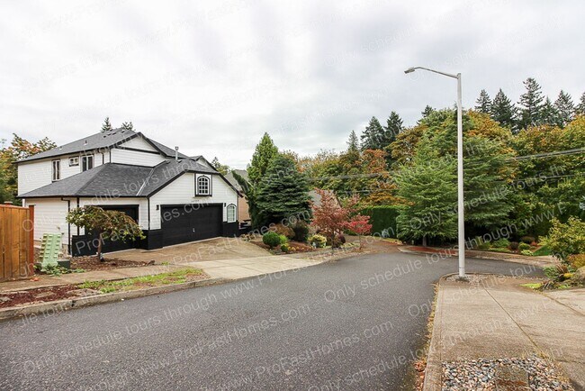 Foto del edificio - 16107 SE Bybee Ct