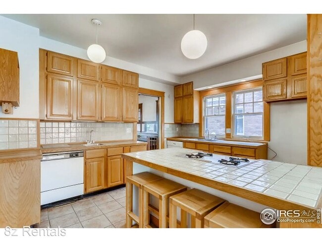 Building Photo - 4 br, 2 bath House - 921 Spruce St
