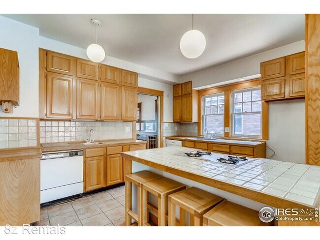 Foto del edificio - 4 br, 2 bath House - 921 Spruce St