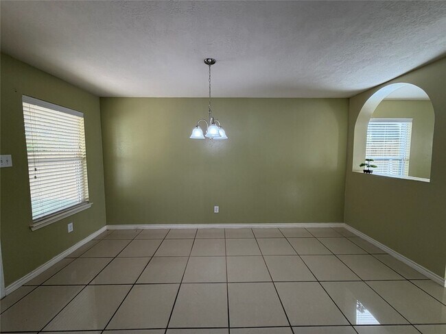 Building Photo - 2634 Sockeye Dr