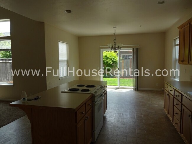 Foto del edificio - Great 3 bed home in a Charming west Eugene...