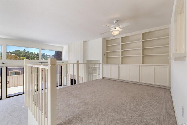 Building Photo - 5 Greenside Way