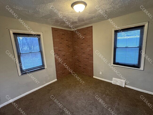 Building Photo - 8606 Strathmoor St