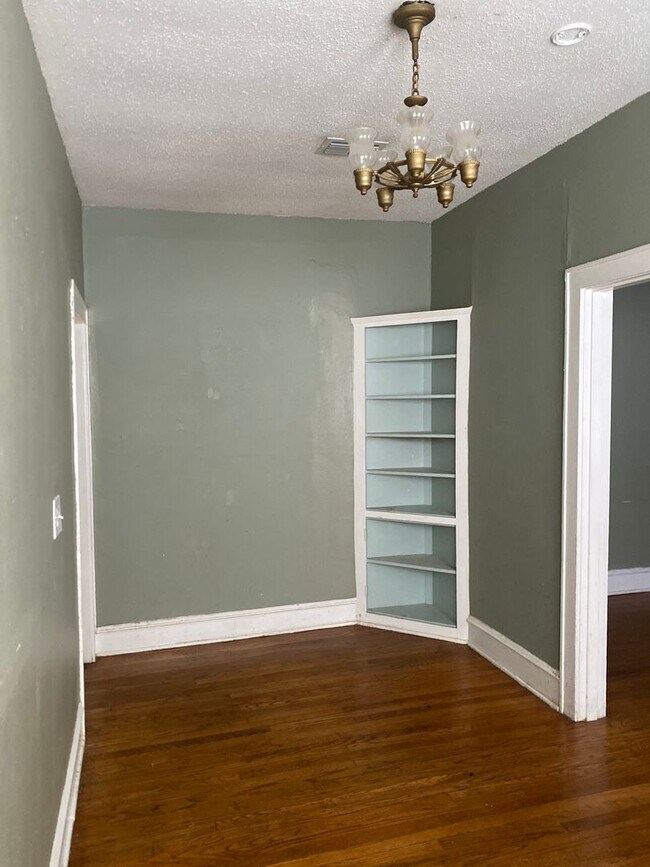 Building Photo - 153 Boulevard