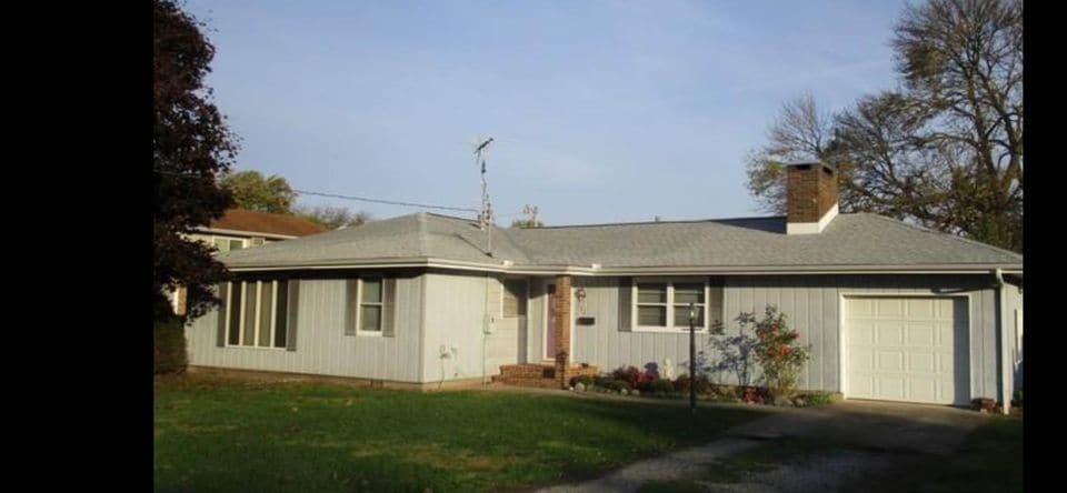 Primary Photo - 702 E Newkirk St