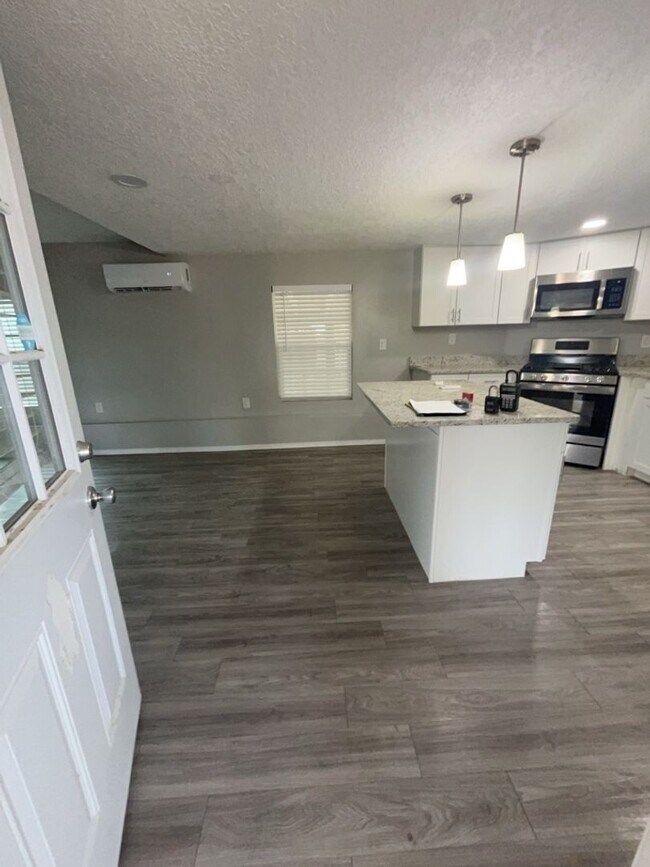 Foto del edificio - 4916 Moore Cir
