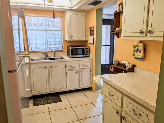 Foto del edificio - 3709 Lake Bayshore Dr