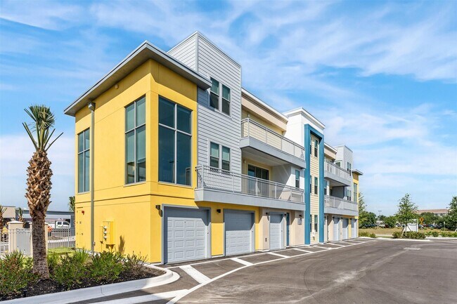 Building Photo - 8655 Ivanhoe Dr