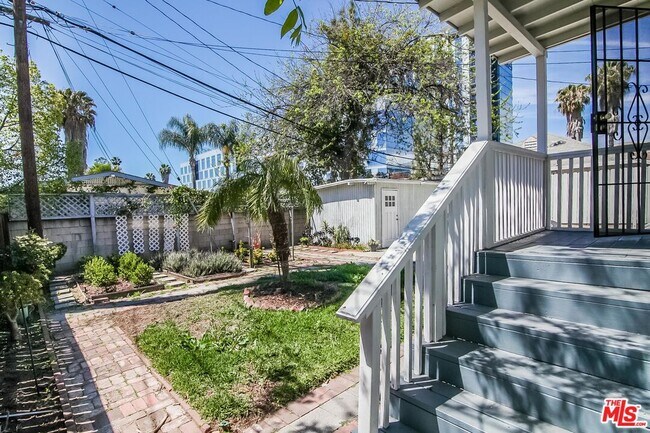 Foto del edificio - 6054 Carlton Way