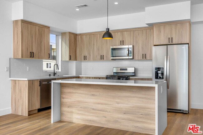 Foto del edificio - 5722 Fulcher Ave