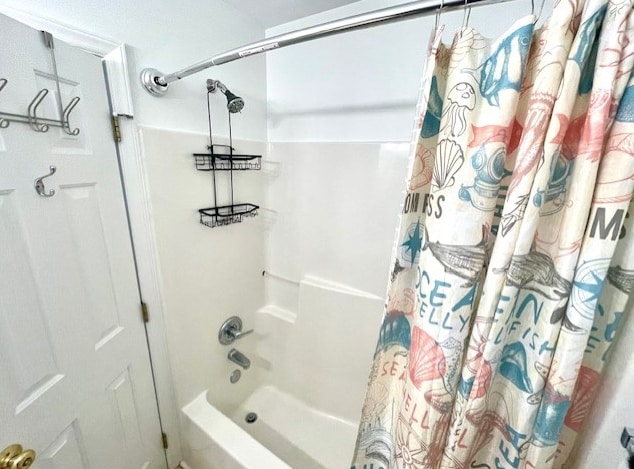 Full private bathroom connected to bedroom - 1207 Bungalow Park Dr