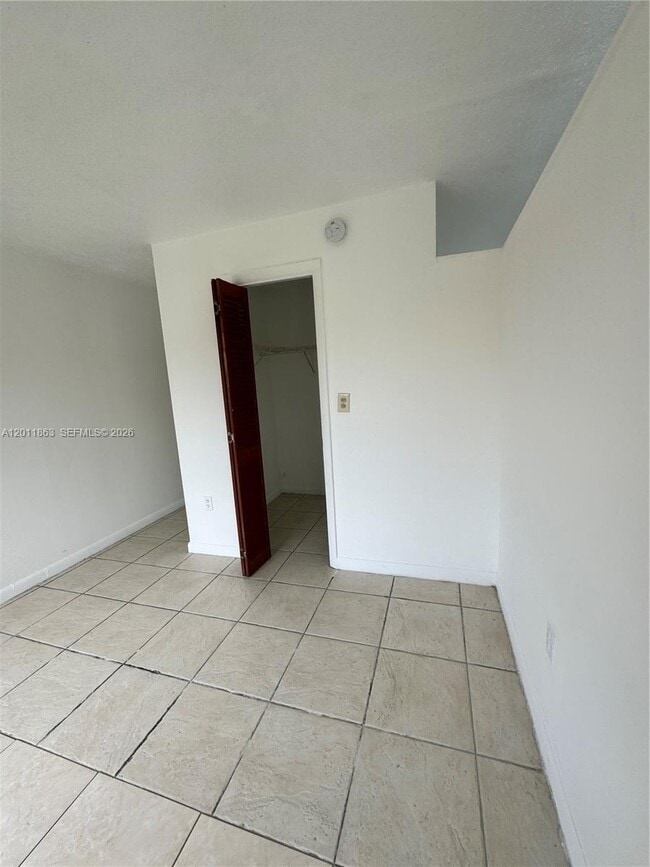 Foto del edificio - 9405 W Flagler St