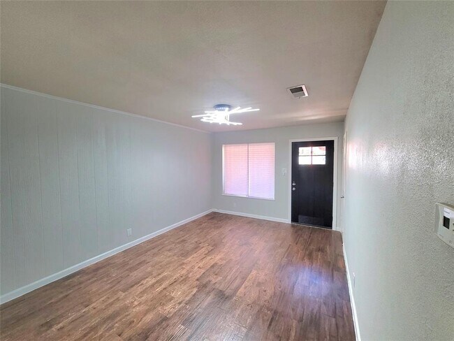 Foto del edificio - 1410 Valleyridge Dr