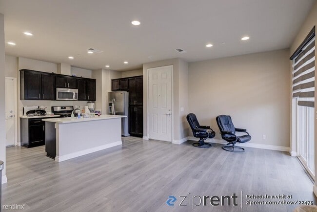 Building Photo - 3 br, 2.5 bath Condo - 1362 Caminito Veran...