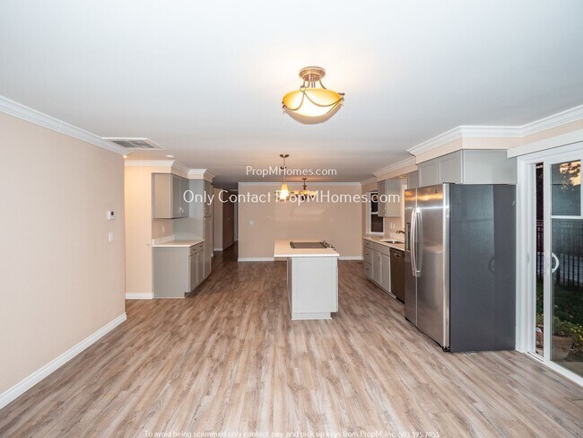 Building Photo - Beautiful Ranch Style Home! Complete with ...