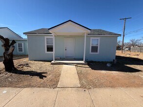 Building Photo - 3002 1st Pl