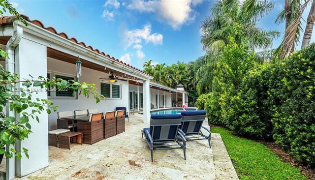 Building Photo - 3681 N Prospect Dr