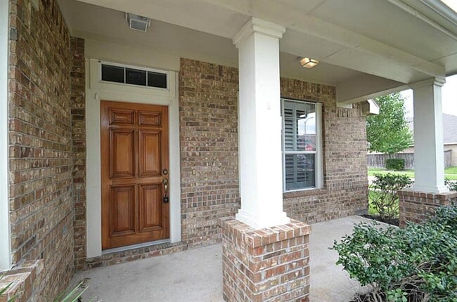 Building Photo - 23242 Dewflower Dr