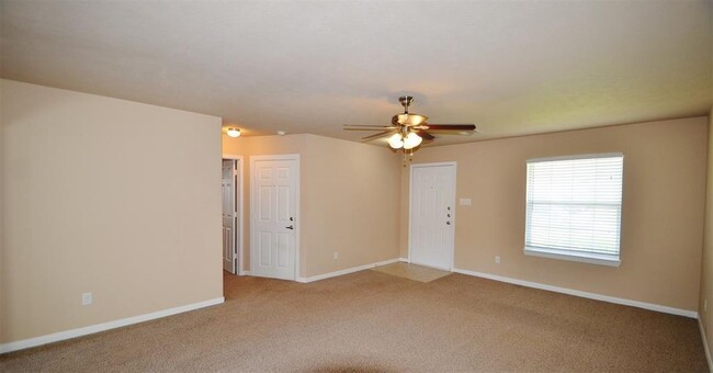 Building Photo - 5015 Willow Point Dr