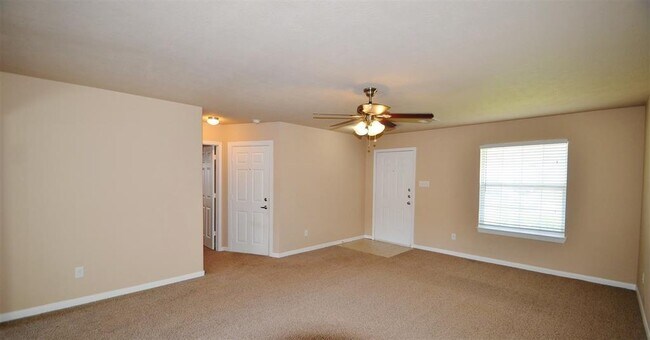 Foto del edificio - 5015 Willow Point Dr