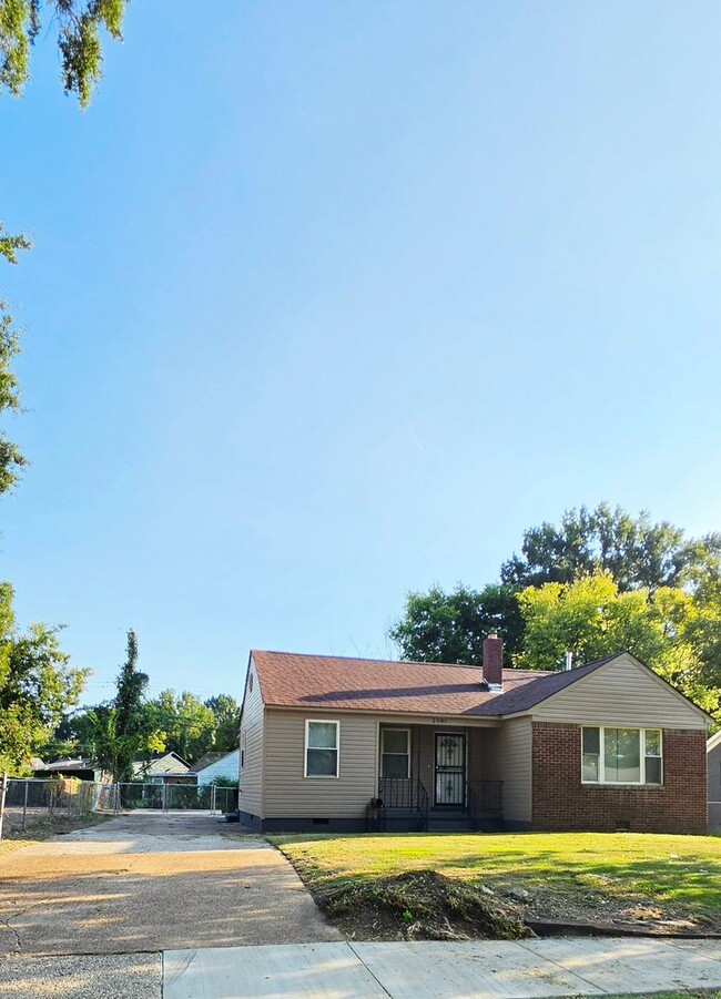 Photo - 1947 N Clovia Lane House