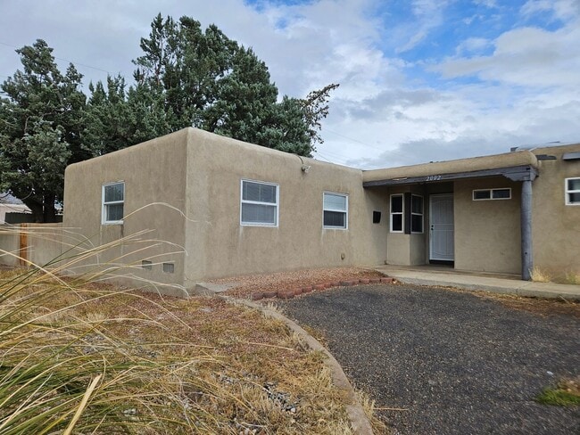 Building Photo - 3 Bedroom Single Family Home in Albuquerque