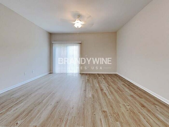 Building Photo - NEW LOWER RENTAL RATE LEASING SPECIAL : Re...