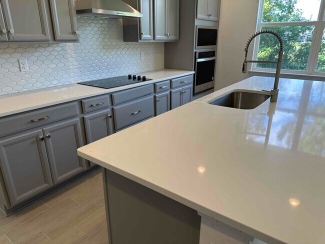 Building Photo - 30092 Island Club Dr
