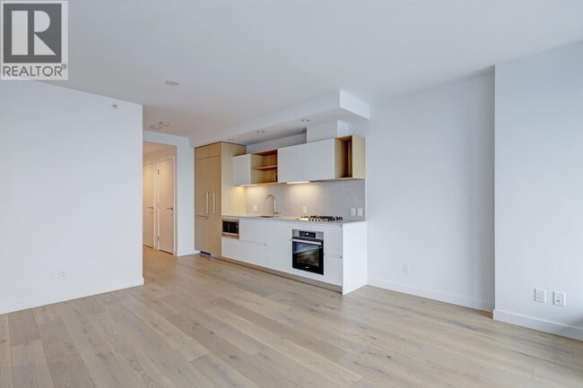 Photo du bâtiment - 6000 McKay Ave