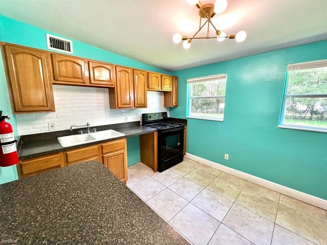 Building Photo - 3 br, 1 bath House - 10342 Monaco Dr