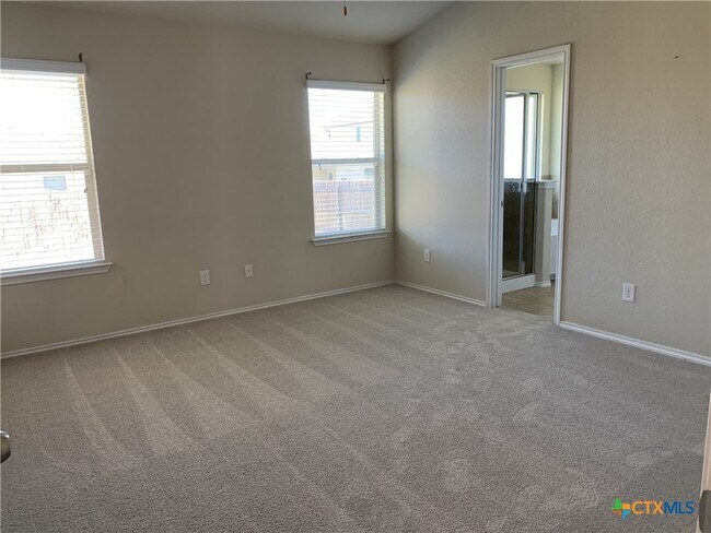 Foto del edificio - 5331 Dauphin Dr