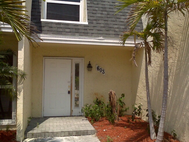 Photo - 603 SW 1st Ct Townhome