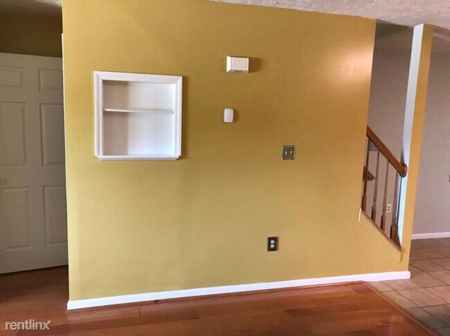 Foto del edificio - 3 br, 3 bath Townhome - 45537 Knockeyon Ln