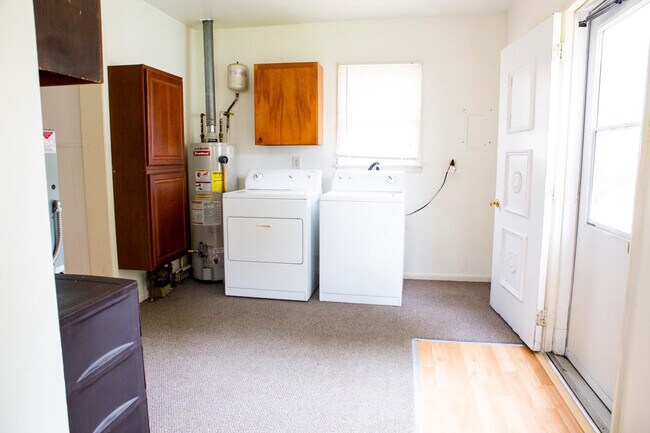 Building Photo - 408 S College Dr