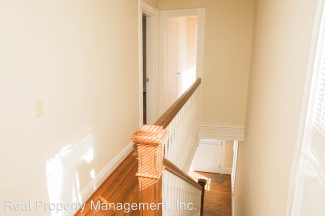 Building Photo - 2 br, 1 bath House - 303 N Main Street
