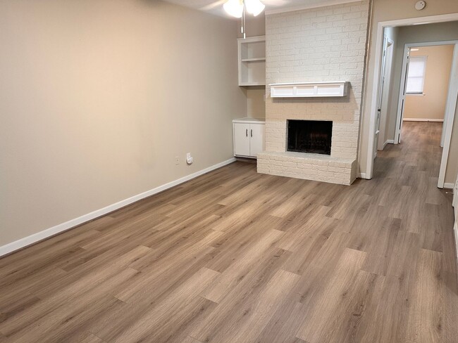 Building Photo - 2404 Pecan Ridge Dr