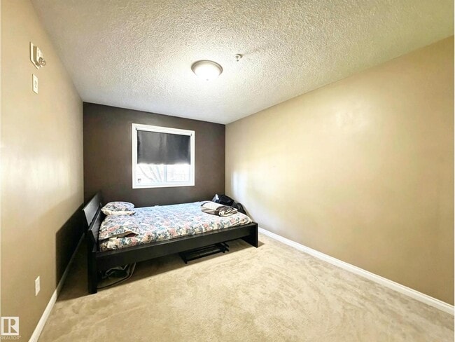 Building Photo - 111 Edwards Dr SW