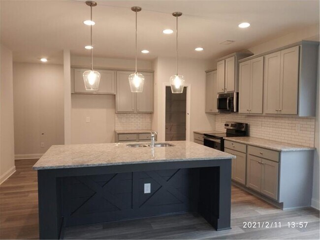 Building Photo - 471 Omnia Ct
