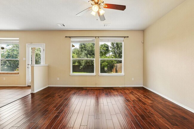 Foto del edificio - 14121 Canyon Trail