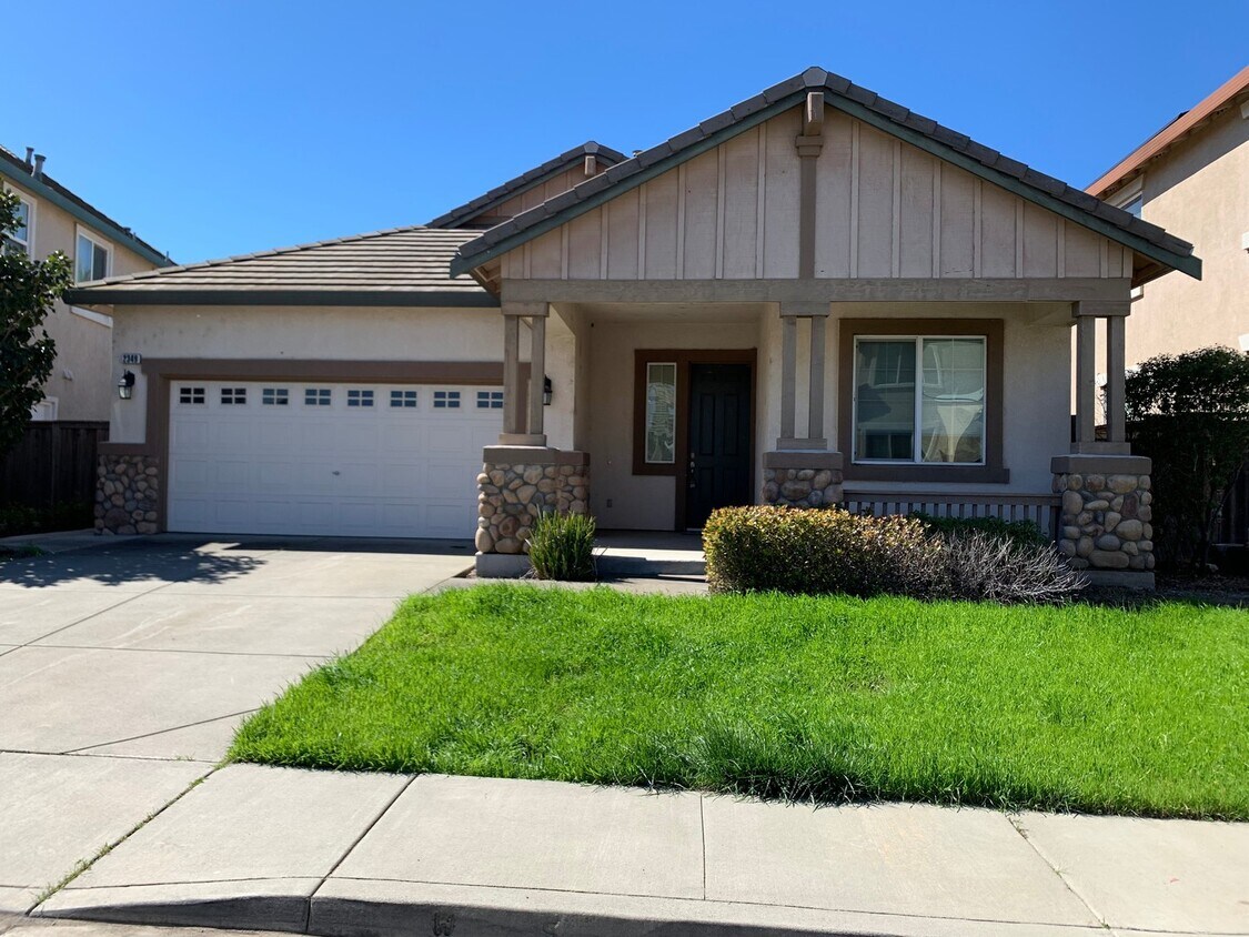 Foto principal - Spacious 3-bedroom 2 bathroom Home-Travis ...