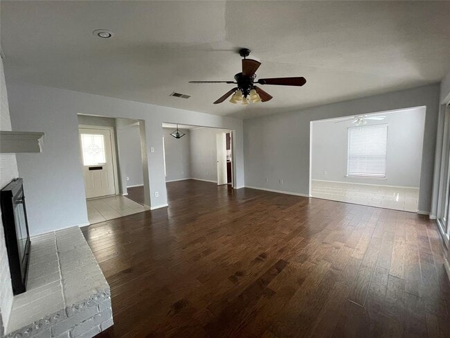 Building Photo - 2624 Summertree Dr