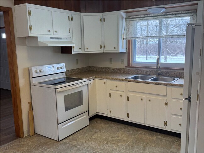 Foto del edificio - 82 Ridge Rd