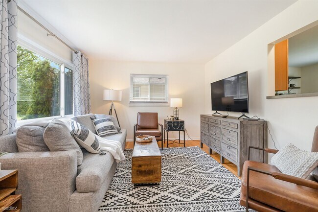 Foto del edificio - 4 br, 2 bath House - 621 Susan Drive