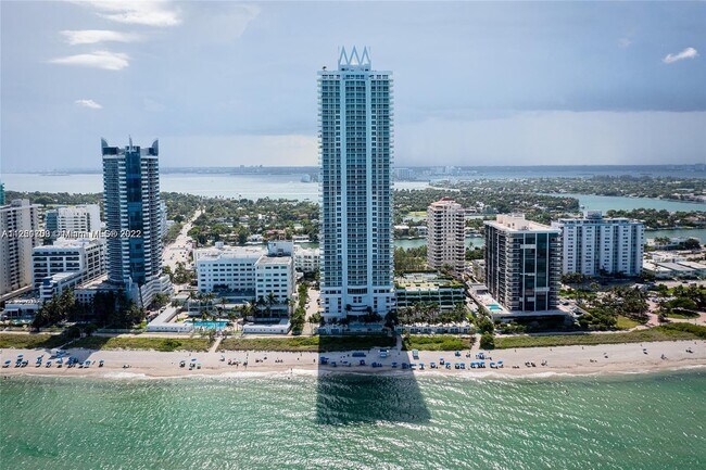 Foto del edificio - 6365 Collins Ave