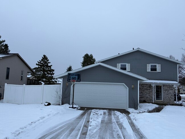 Building Photo - 2997 Sandia Dr