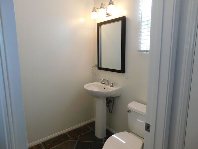 Foto del edificio - Beautiful detached home in Quail Hill. 2 M...
