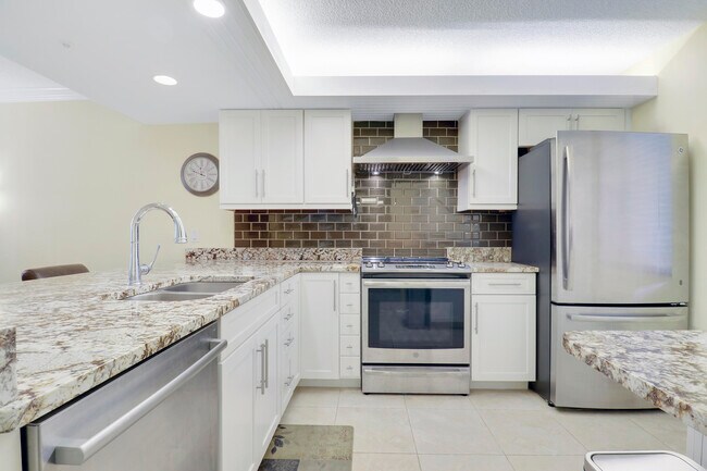 Building Photo - 1301 Seafarer Cir