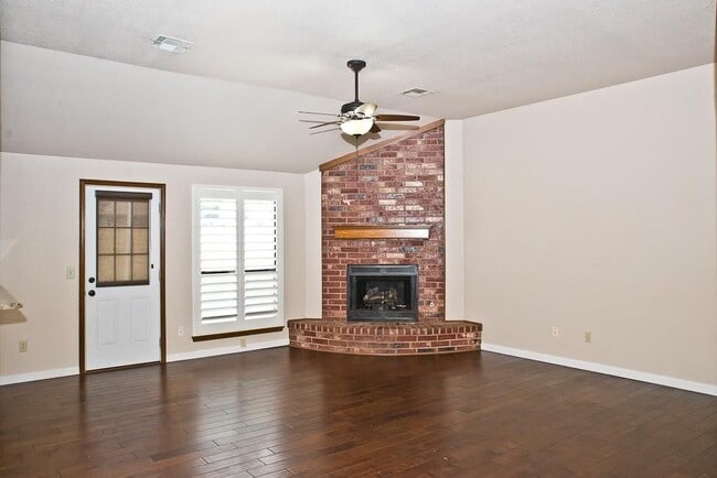 Building Photo - 608 Coopers Hawk Dr